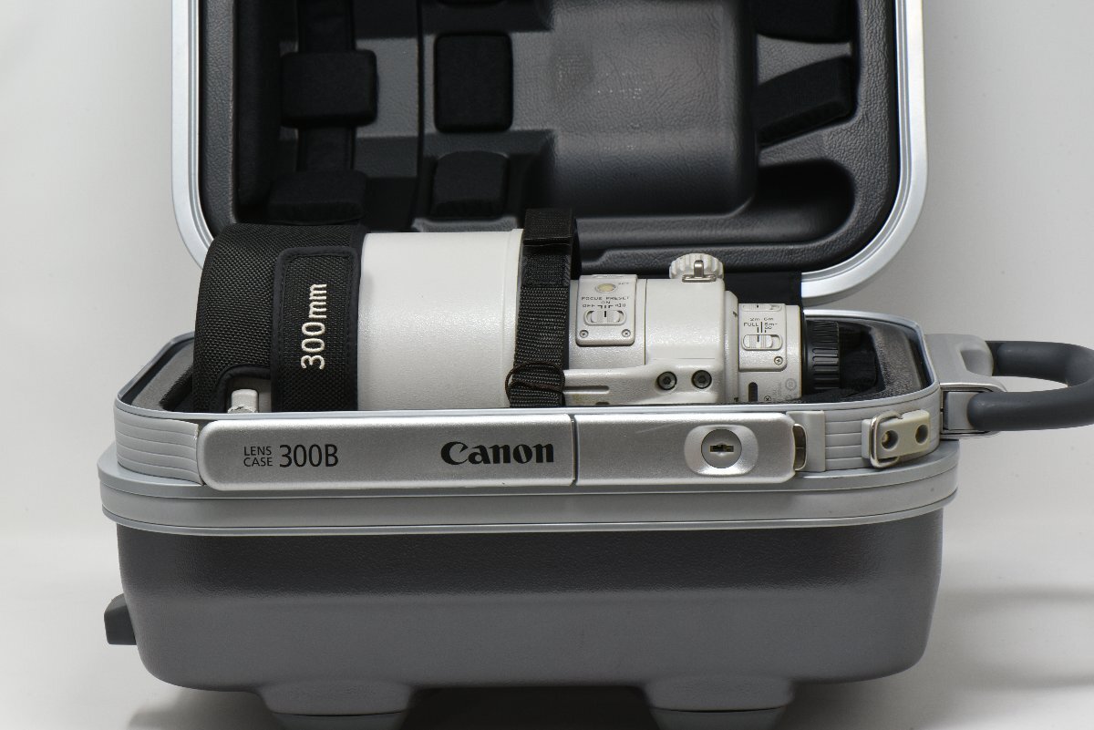Canon EF 300mm f/2.8 L IS II USM Telephoto Lens 望遠レンズ ※動作確認済み、現状渡し。の画像10