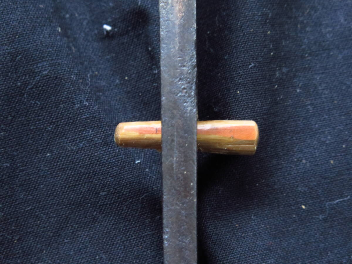 「特別貴重刀剣」在銘・生茎「越後守包貞」の小太刀です。元重ね7.5mm・幅32.8mm、先重ね5.1ｍｍ・幅22.1mmの豪刀です。
