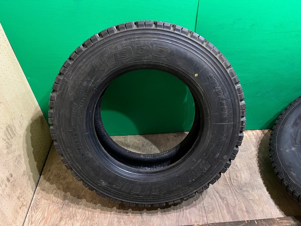 新品 未使用 245/70R19.5 136/134J BRIDGESTONE W900 2022年製 バリ山 スタッドレス トラックタイヤ 1本 K_画像1