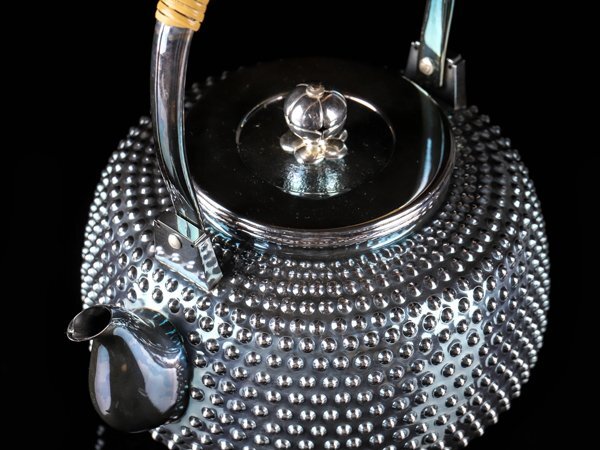 【流】煎茶道具 純銀製霰打湯沸 銀瓶 重量1055g 共箱 KV551の画像2