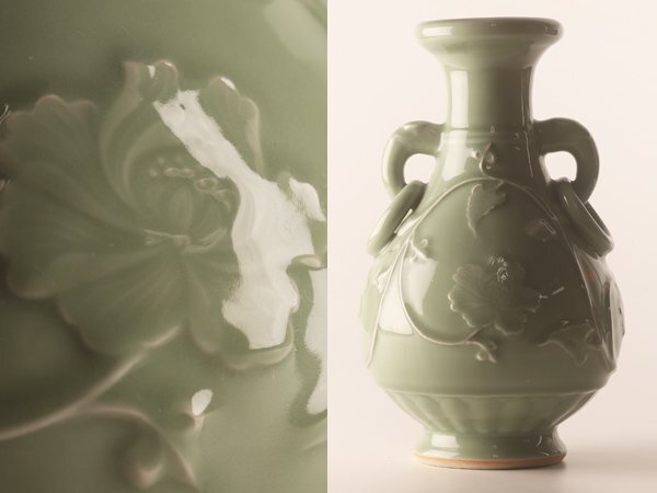 【流】中国美術 青磁 不遊環 陽刻花瓶 高31.3cm TS774_画像1
