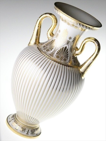 n623 西洋陶磁器 最高峰ブランド SEVRES セーブル 希少作品 豪華 金彩 ホワイト 耳付 大型 ベース 花瓶 飾壷の画像2
