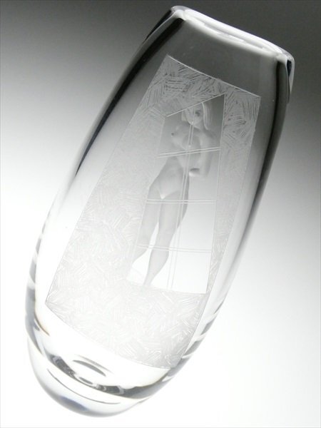 n687 KOSTA BODA コスタボダ スウェーデン 工芸ガラス グラヴィールカット 裸婦 女性 ベース 花瓶 飾壷 25.2cmの画像3