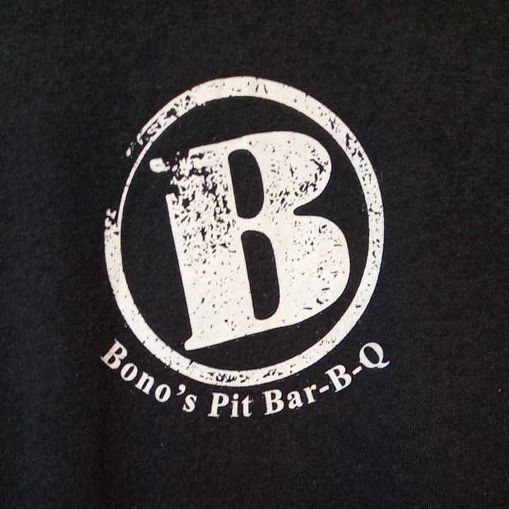 zcl-04♪アメリカ古着NEXT LEVEL製 Bones Pit Bar-B-QT テネシー州ガトリンバーグバーベキュー料理店Tシャツ USサイズ－2XL ブラック 