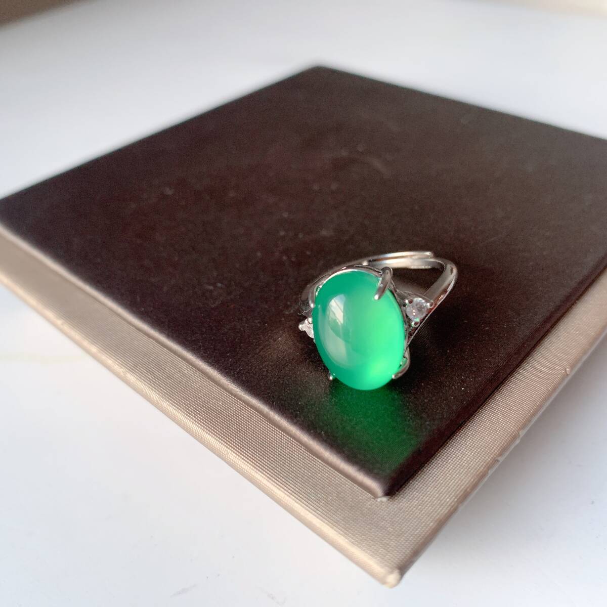 * green ..* green menou* ring * ring * free size * natural stone * Power Stone * pouch attaching * in present .029R50503