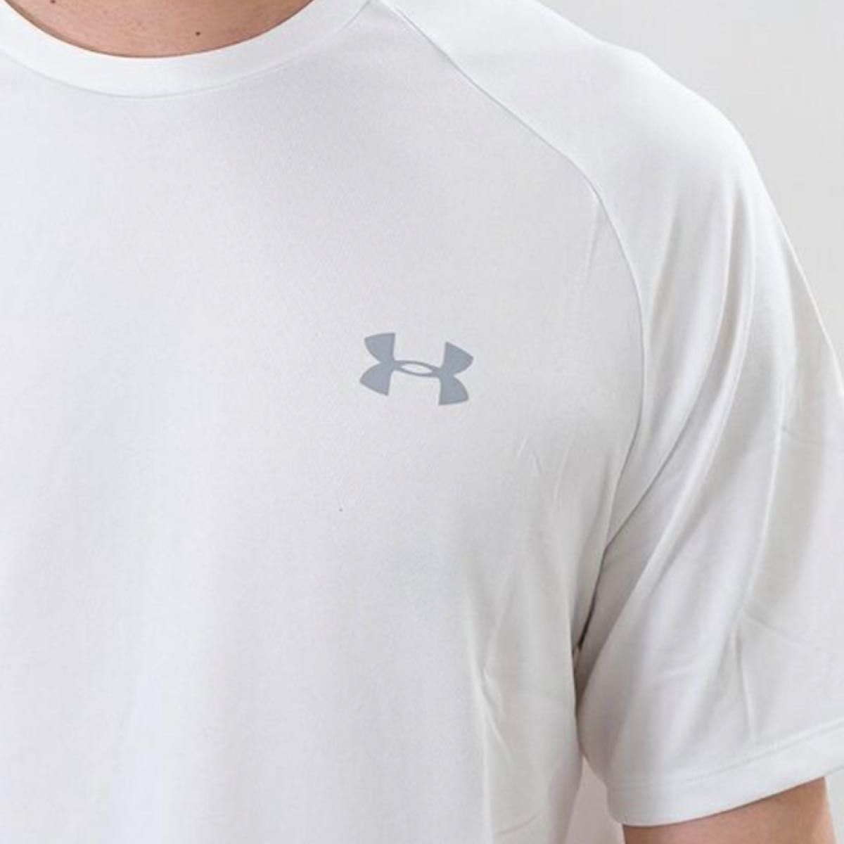 新品未使用　アンダーアーマー　UAテック2.0 ショートスリーブ Tシャツ　ホワイト　XXLサイズ　UNDER ARMOUR