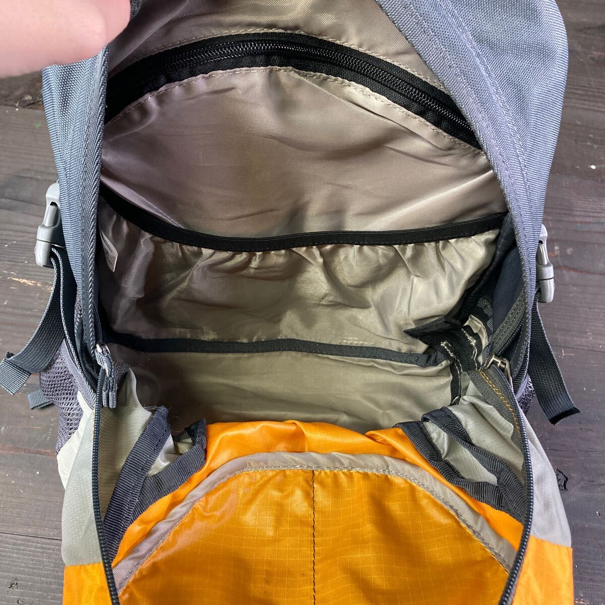 e2280 美品 deuter ドイター バックパック リュック 登山 アウトドア トレッキング キャンプ サイクリング _画像4