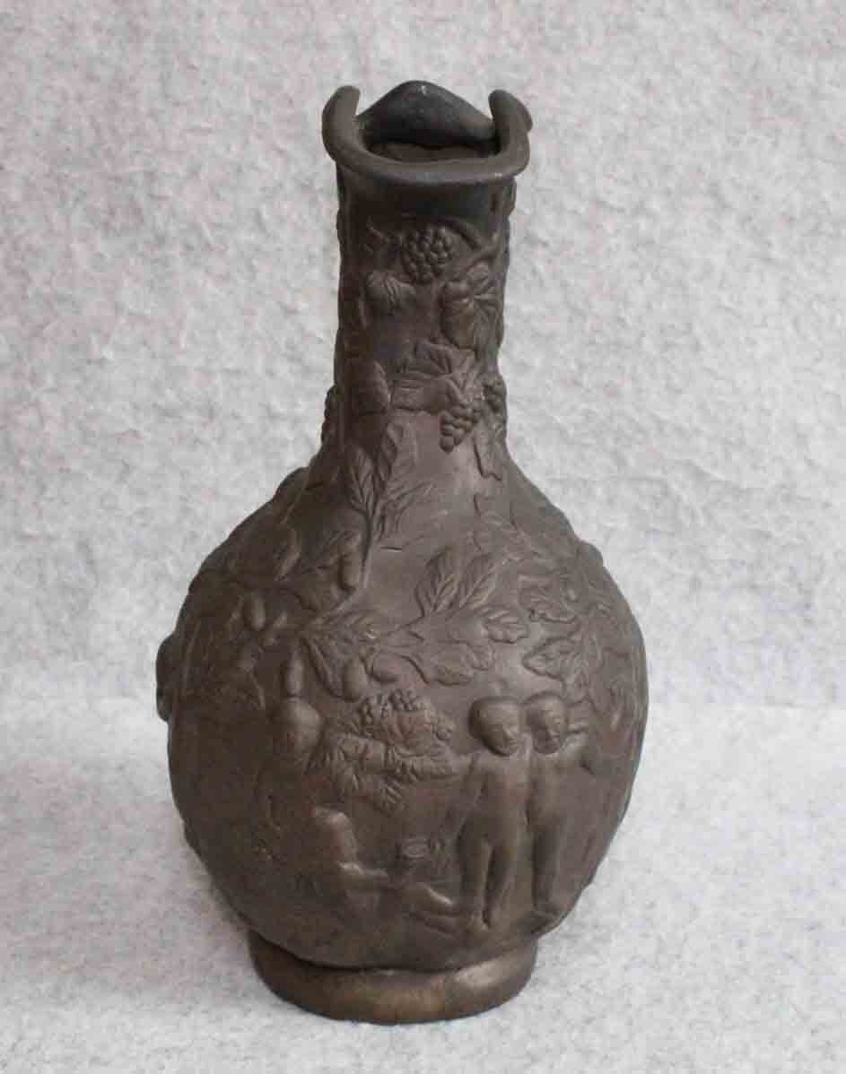 [銅花器f54]◆花瓶　水差し　葡萄図◆人物図　レリーフ　jug pot 　ポット　VASE 銅製　29cm 3Kg_画像2