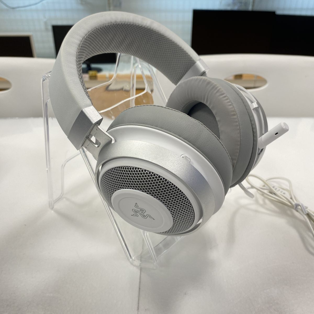 PC堂 1円 ゲーミングヘッドセット RAZER Kraken Mercury White RZ04-02830400-R3M1 W110543の画像3