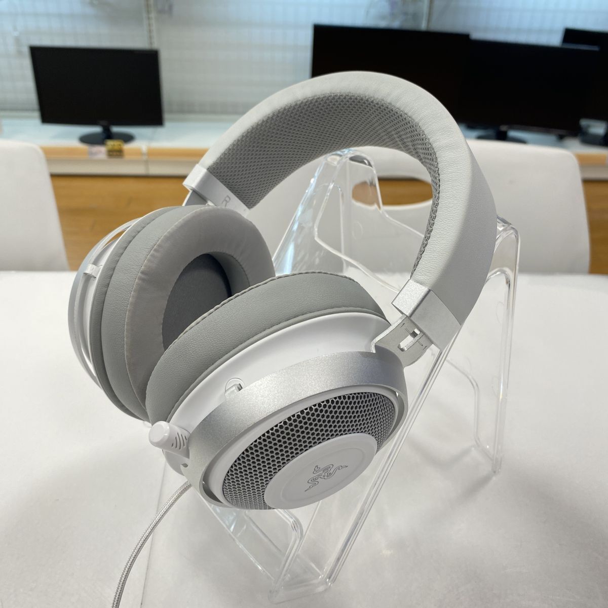 PC堂 1円 ゲーミングヘッドセット RAZER Kraken Mercury White RZ04-02830400-R3M1 W110543の画像2