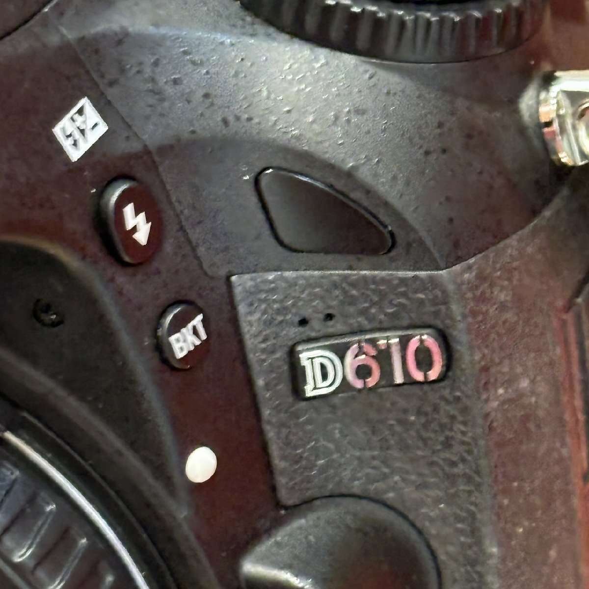 Ω希少品！レア品！【Nikon ニコン D610 カメラ ボディ 一眼レフ ブラック 充電器 カメラバッグ セット 趣味 大人気】NA01507_画像3