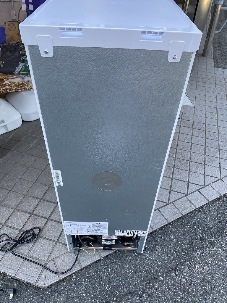 ■展示品【IRIS アイリスオーヤマ IUSN-8A ホワイト 80L 冷凍庫 耐熱トップテーブル スリム 温度調節5段階＋急冷 取説付】SH-18459_画像4