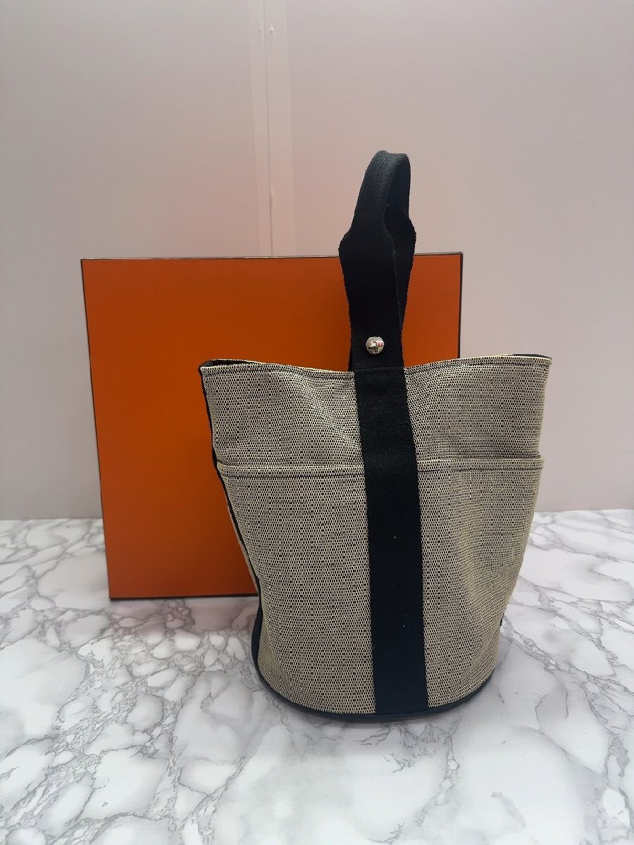 ♪綺麗【HERMES エルメス サクソーMM ハンドバッグ トワルアッシュ ベージュ ブラック 黒 シルバー金具 正規化粧箱付き】OK17338_画像1