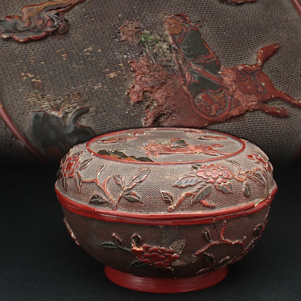 UT815 中国美術 唐物 彩堆朱人物騎馬図菓子器 径15.2cm 重266g 木箱附・剔紅描彩人物騎馬圖盖盒 中国古玩_商品詳細もご覧ください