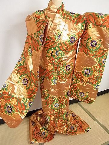  flat peace shop - here . shop # finest quality colorful wedding kimono . piling the 7 treasures flower writing gold thread dress length 183cm sleeve length 64.5cm silk excellent article AAAC0982Abr