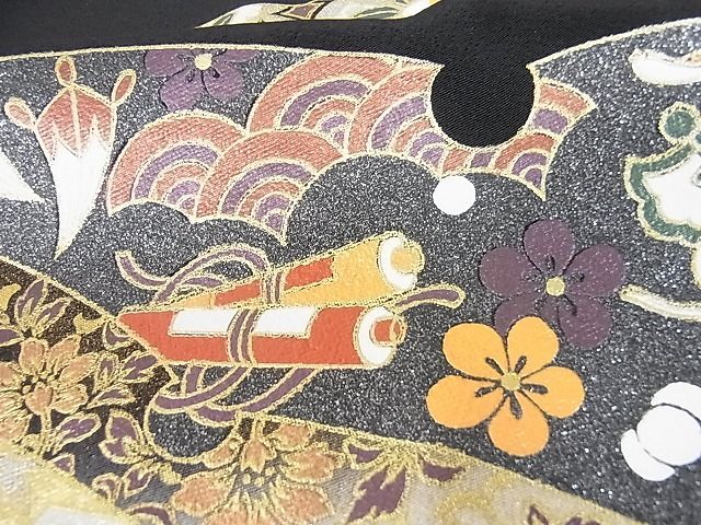 平和屋2■豪華黒留袖　作家物　駒刺繍　扇飛鶴花松文　暈し染め　金彩　逸品　DAAA7725sf_画像6