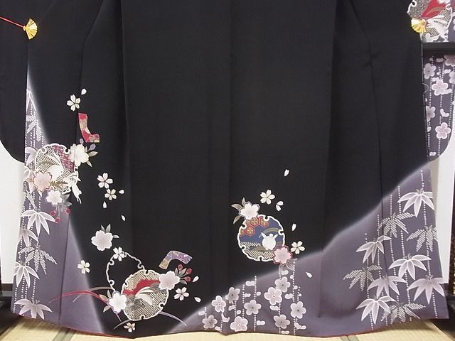 平和屋-こころ店■豪華振袖 駒刺繍 雪輪花兎 暈し染め 黒地 金糸 鬼しぼ縮緬 正絹 逸品 AAAD4467Ataの画像3