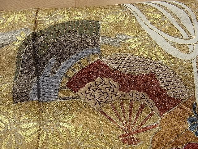 平和屋川間店◆豪華色留袖 刺繍 鬘帯文箱花文 笛 金糸 金彩 着丈163cm 裄丈64.5cm 正絹 逸品 mop2297の画像6