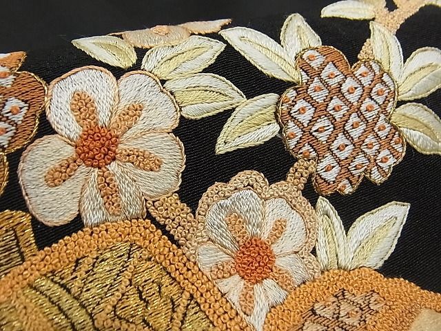 平和屋-こころ店■豪華黒留袖　作家物　駒刺繍　刺繍　相良刺繍　松竹梅　宝舟　正絹　逸品　AAAD6705Bwt_画像6