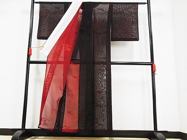 平和屋川間店■夏物　小紋　紗　流水文　黒地　着丈155cm　裄丈62cm　正絹　逸品　A-ck3357_画像2