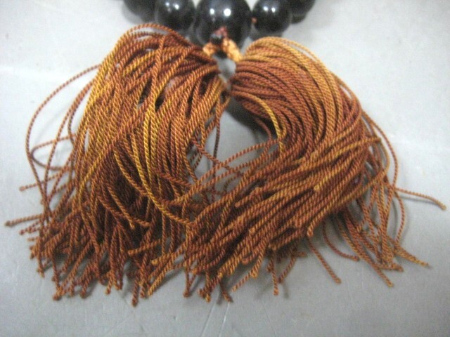 ** passing of years storage goods black . beads .. length 34.. boxed 