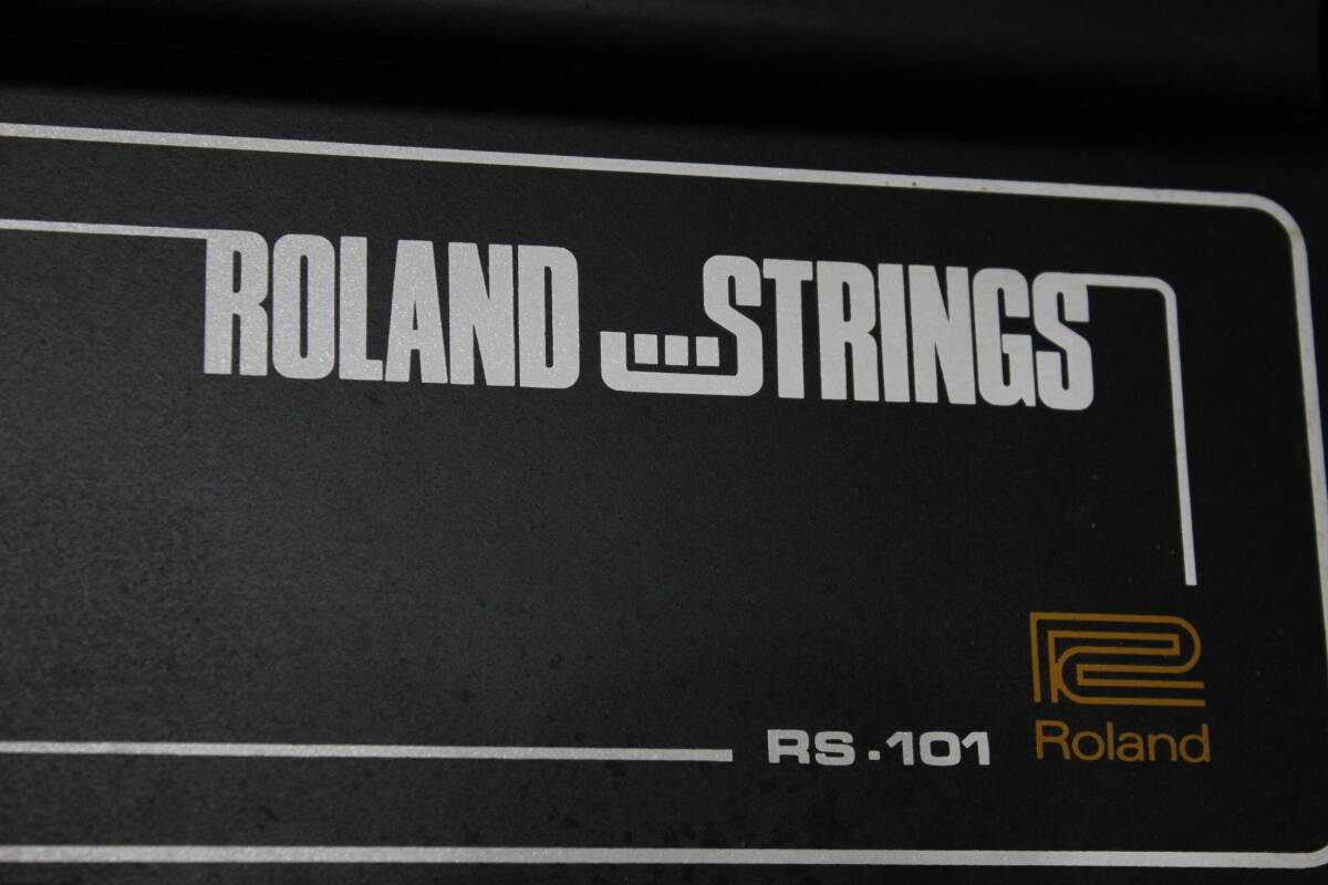 KH05017　ROLAND　RS101　シンセサイザー　キーボード　通電確認済　難あり　現状品_画像2