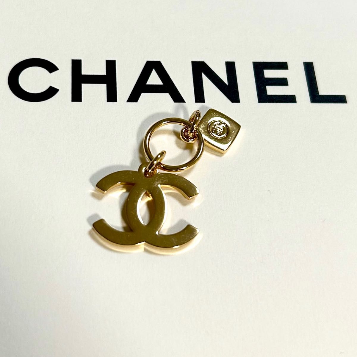 CHANEL　ホリデー限定  CCロゴ　チャーム  ノベリティー