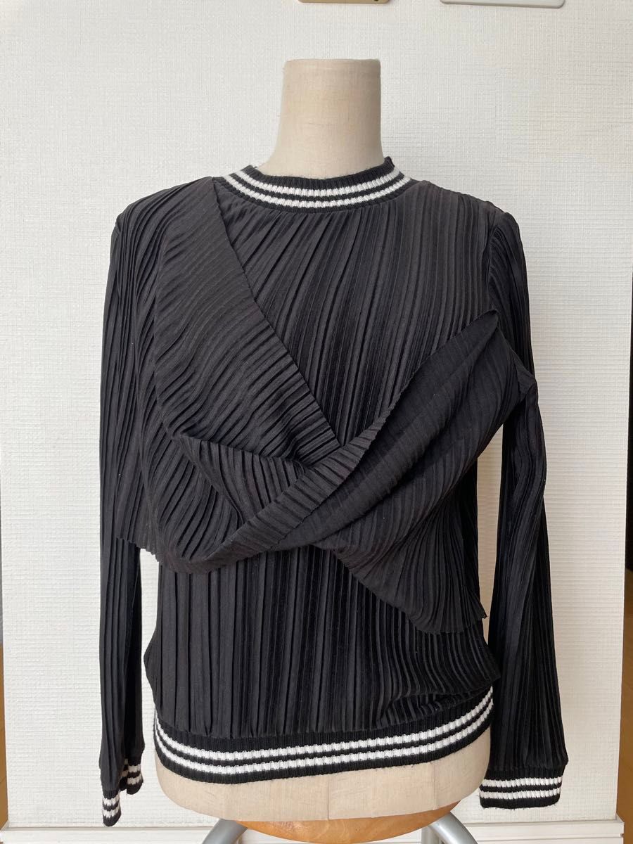 Stylish pleats black pullover  黒 カットソー