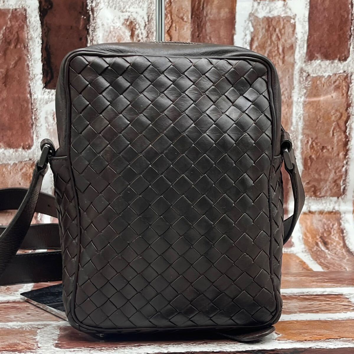 『美品 最高級』BOTTEGA VENETA ボッテガヴェネタ ショルダーバッグ イントレチャート ポシェット 斜め掛け ビジネス クロスボディ メンズ _画像3