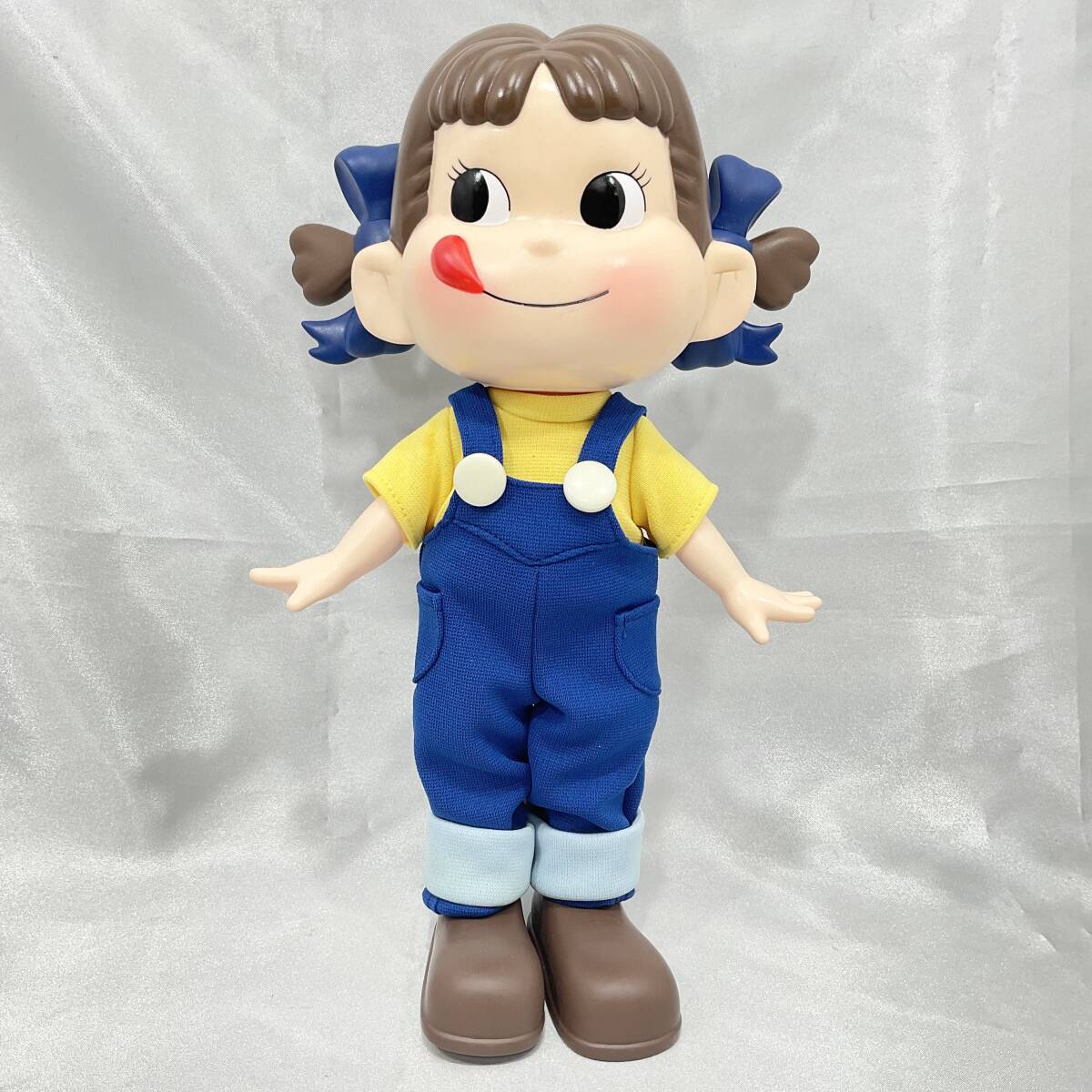 【未使用・保管品】ペコちゃん人形 非売品 不二家 FUJIYA 全長：約29cm 希少 箱付き 青リボン 青ズボン (E1301)_画像3