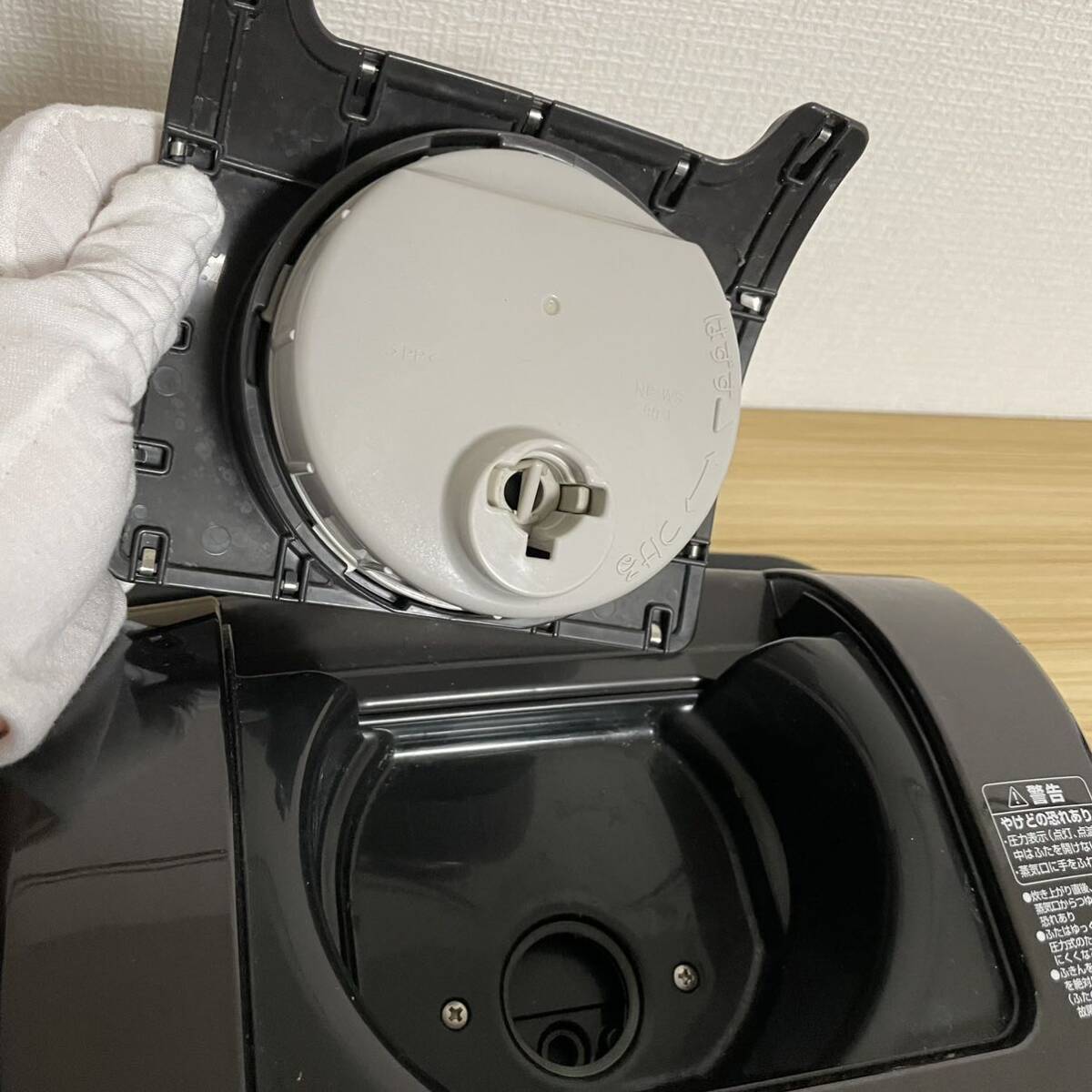 炊飯器 象印 ZOJIRUSHI NP-WT10 圧力IH炊飯ジャー 南部鉄器極め羽釜 5.5合炊き 通電確認済みの画像7