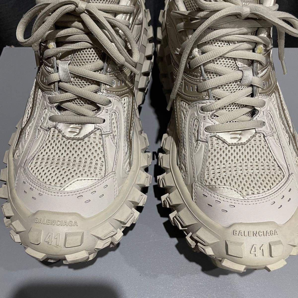 BALENCIAGA BOUNCER 41 ベージュ レシート付き 直営店購入 BALENCIAGA BOUNCER 41 ベージュ レシート付き 直営店購入