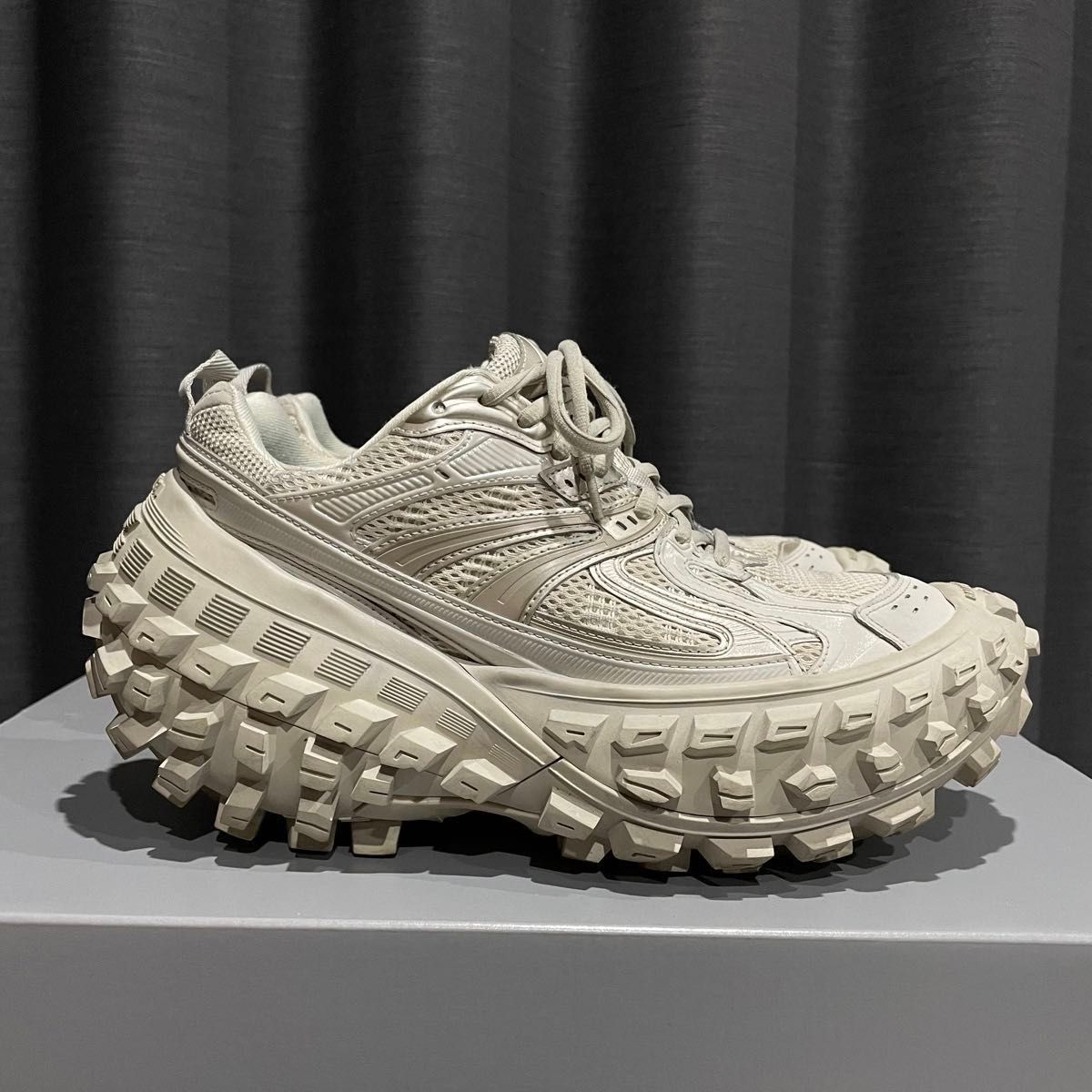 BALENCIAGA BOUNCER 41 ベージュ レシート付き 直営店購入 BALENCIAGA BOUNCER 41 ベージュ レシート付き 直営店購入