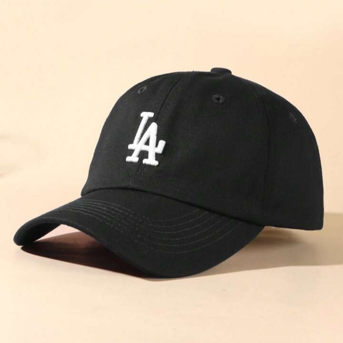 【新品】ブラック　LA 刺繍　ロゴ　キャップ　  帽子 黒　メンズ　レディース　シンプル　カジュアル　ストリート　父の日