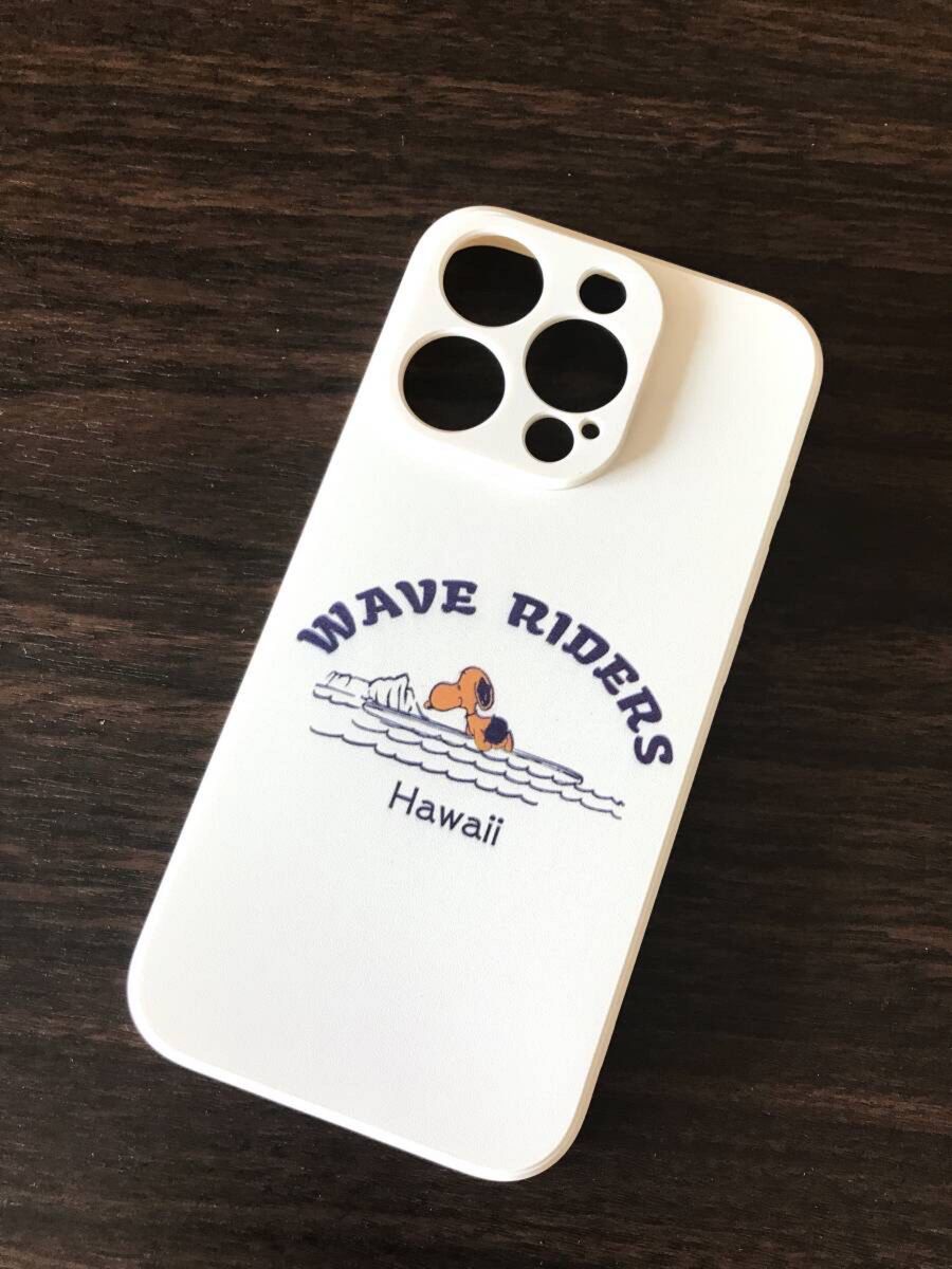 iPhone 15 Pro ケース ◆ 立体感ある HAWAII ハワイ日焼けスヌーピー WAVE RIDERS  パールホワイト