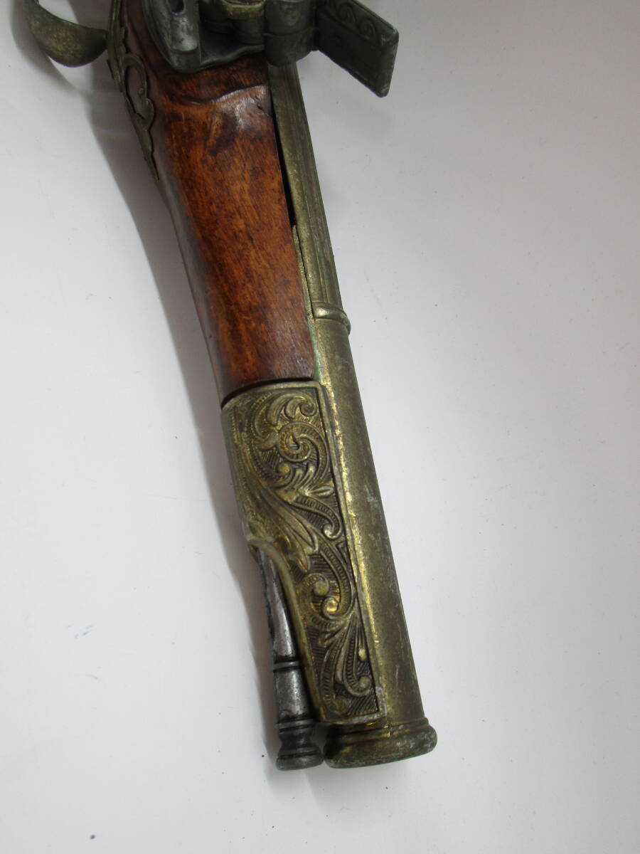 その2　古式銃 フリントロックピストル モデルガン レプリカ 飾り アンティーク調　全長32㎝　現状品（55PYT_画像3