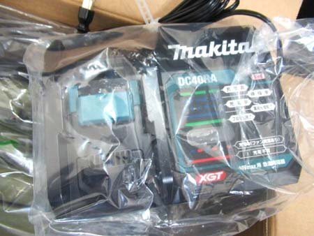 マキタ makita 充電式クリーナ CL001GRDCO オリーブ バッテリ×1 急速充電器×1 カプセル式 ワンタッチスイッチ 箱入り 未使用品 ■_画像3