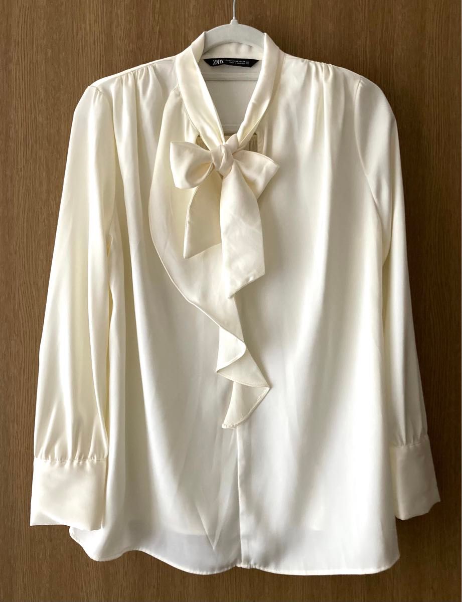 ZARA ザラ フリル リボン ラインストーンボタンブラウス S〜XS ZARA ザラ フリル リボン ラインストーンボタンブラウス S〜XS