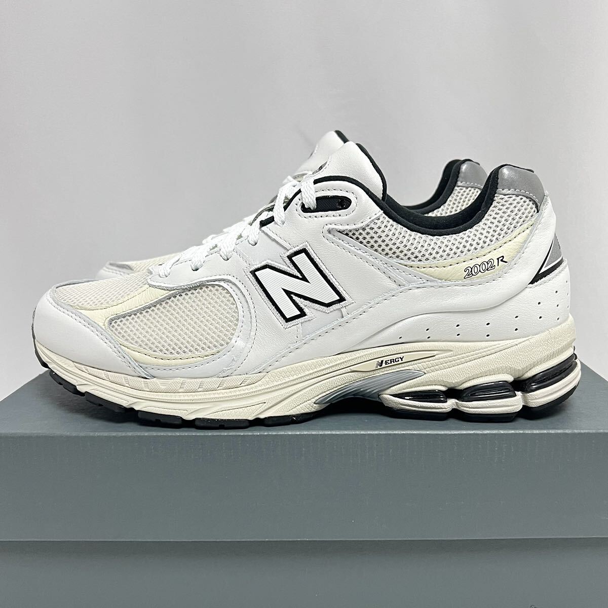 28cm 新品 ニューバランス 2002R ホワイト NEWBALANCE 2002 白 28cm 新品 ニューバランス 2002R ホワイト NEWBALANCE 2002 白