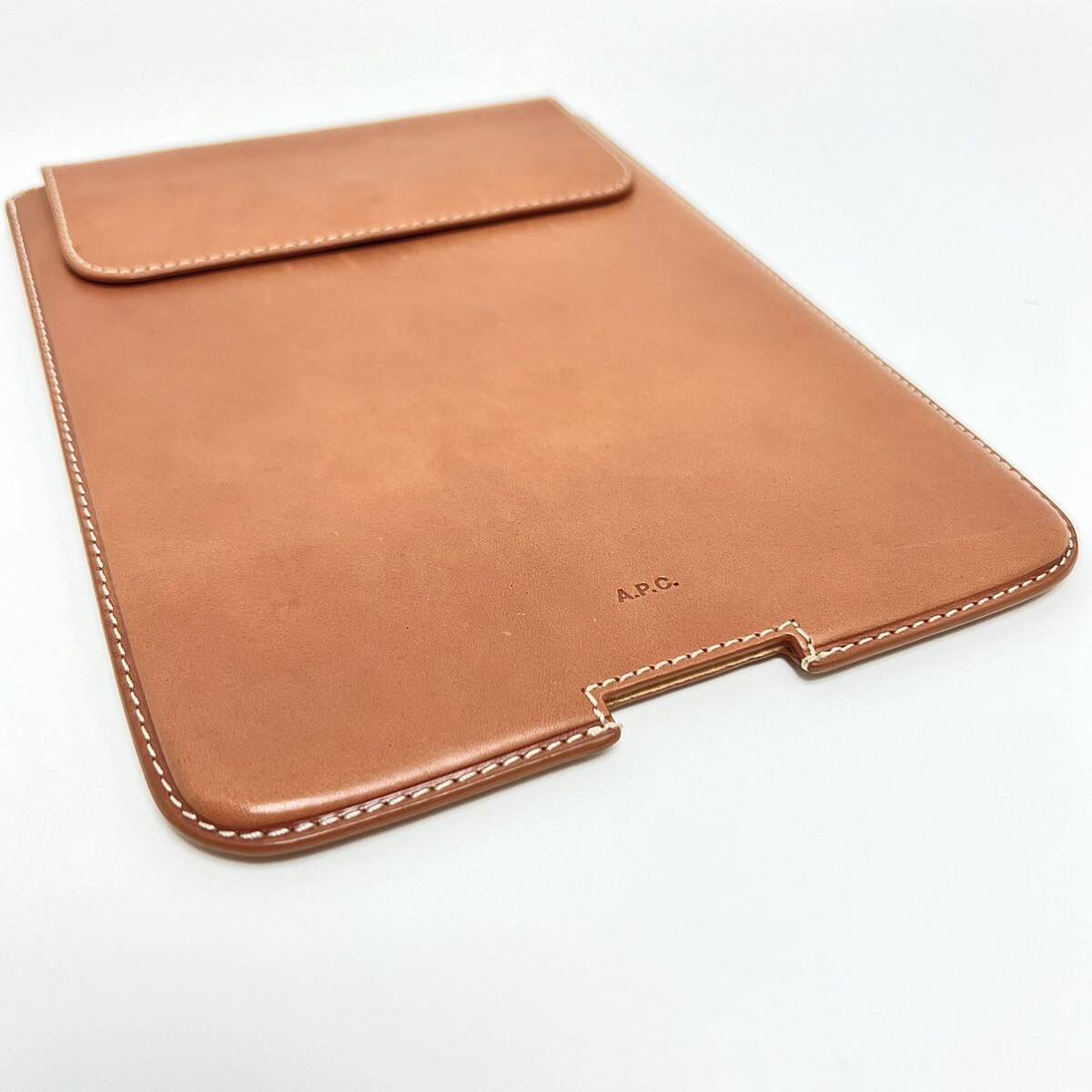 新品 A.P.C. 定価49500円 レザー ロゴ タブレット 収納 ケース 茶 ホルダー iPad mini アイパッド ミニ LAVIE レノボ タブ Lenovo ブランド_画像5