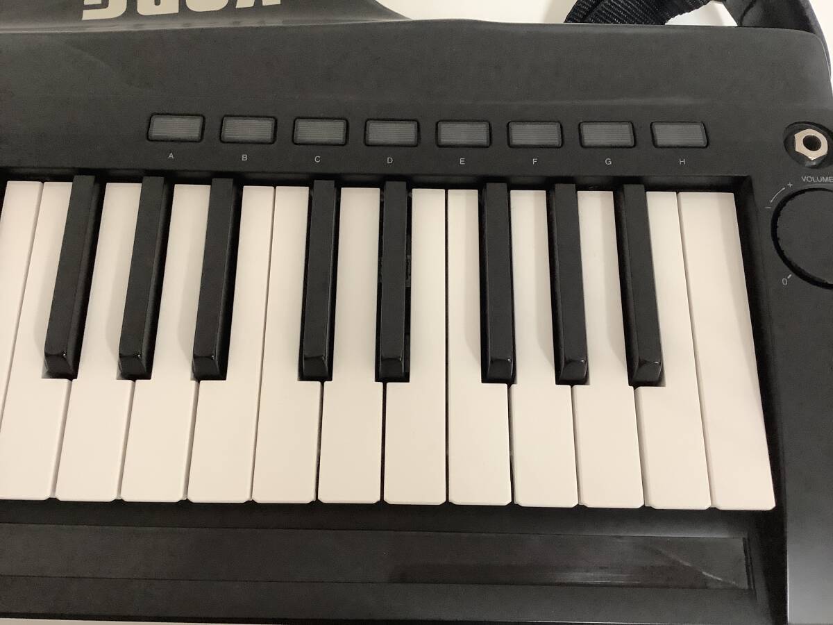 2009◆KORG コルグ ショルダーキーボード キーボードシンセサイザー RK-100S KEYTAR キーター ブラック ソフトケース付 通電のみ確認_画像4