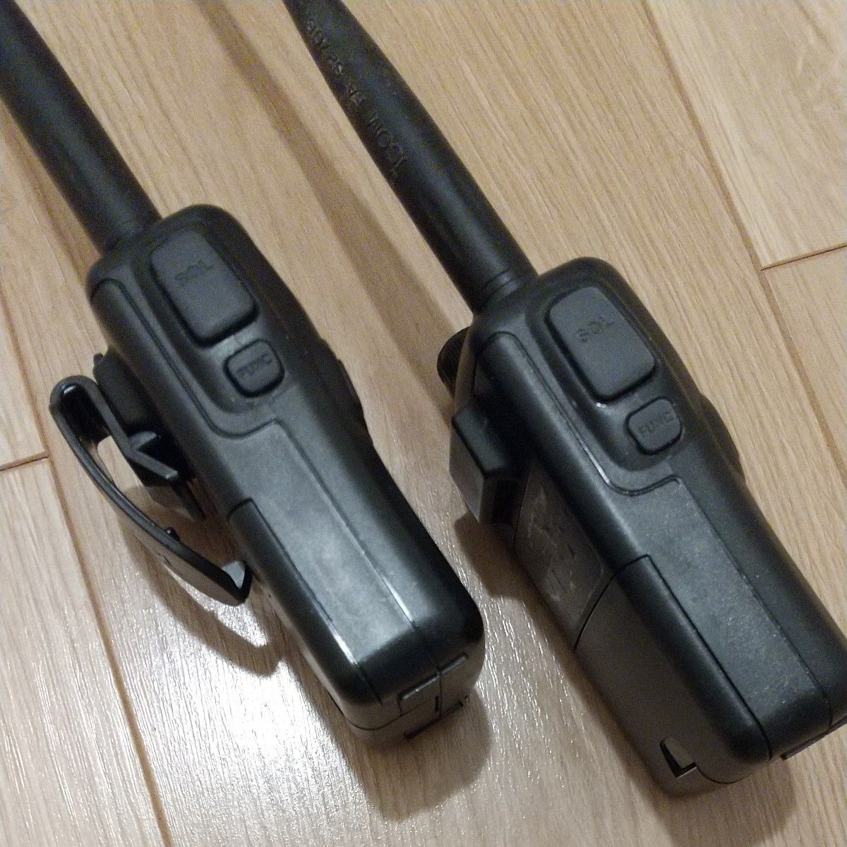 ICOM  IC-R2  2台　(1台不動品)  広帯域受信機