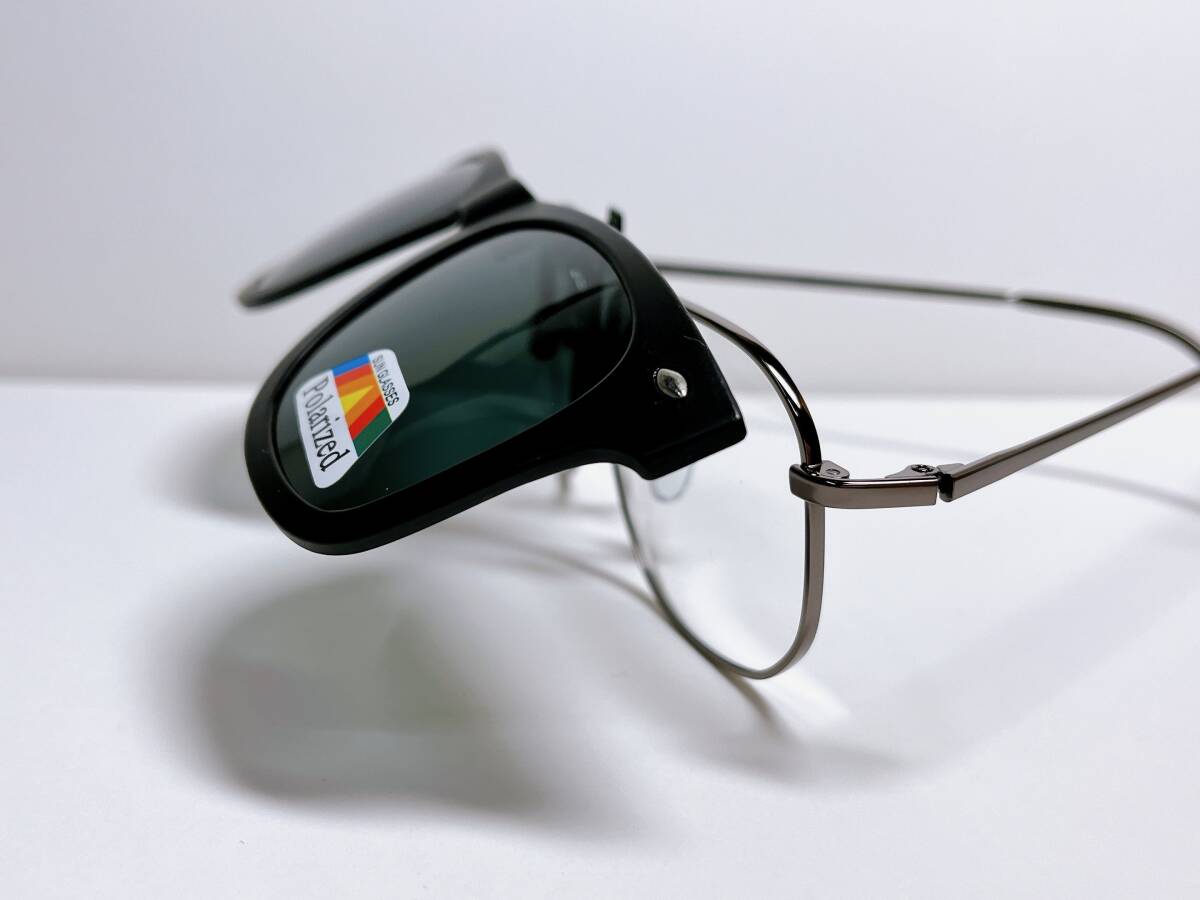 偏光　UVカット　クリップオン　跳ね上げ　サングラス　紫外線カット　グリーンスモーク　眼鏡　ソフトケース付き