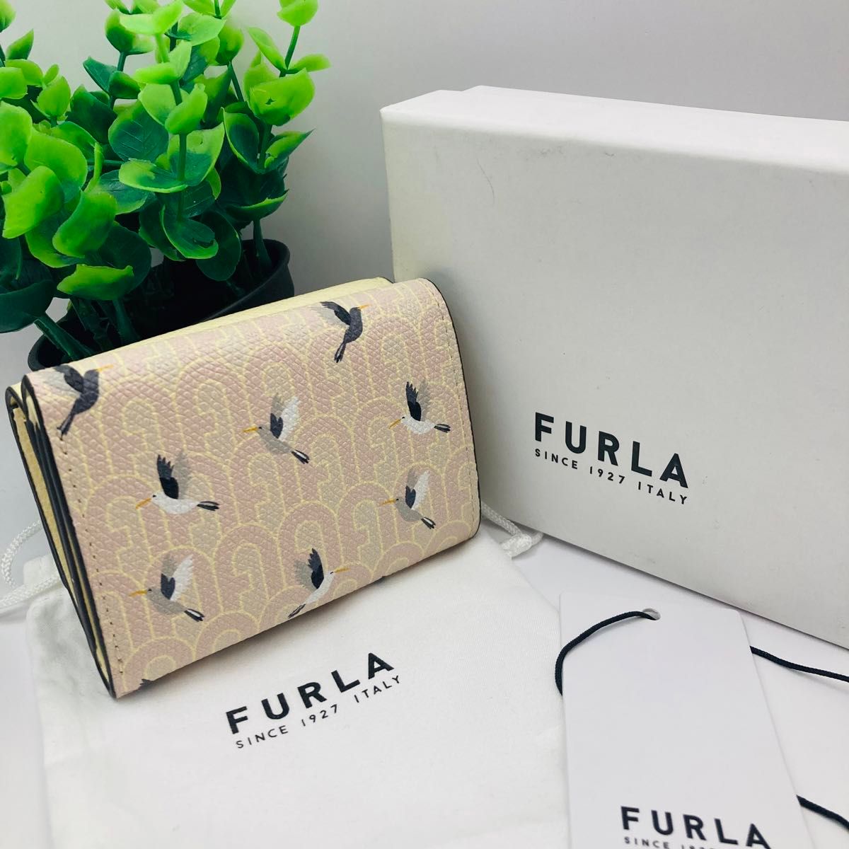 新品未使用品! フルラ　FURLA ミニ財布　三つ折り財布　フルラ　バイカラー　希少　廃盤