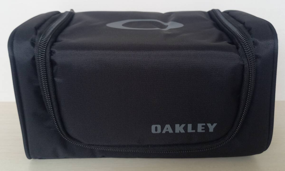 オークリー　OAKLEY　ゴーグルケース　新品未使用　おまけ付き_画像1