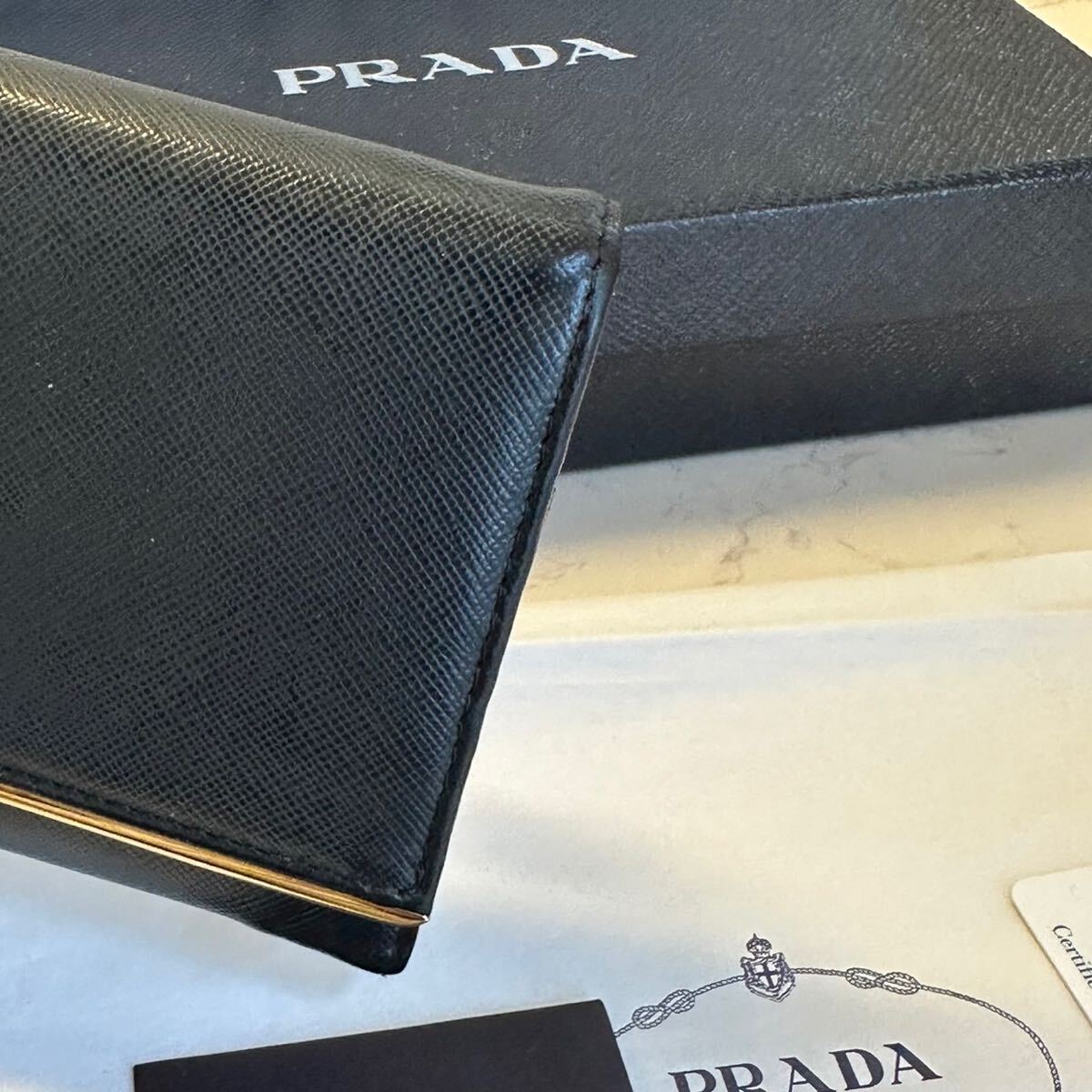 プラダ　PRADA 財布　二つ折り　長財布　サフィアーノ　メタル　レディース　