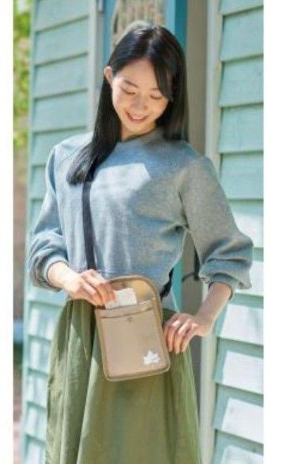 干場別注】ジップサコッシュ ベージュ – MINIMAL WARDROBE