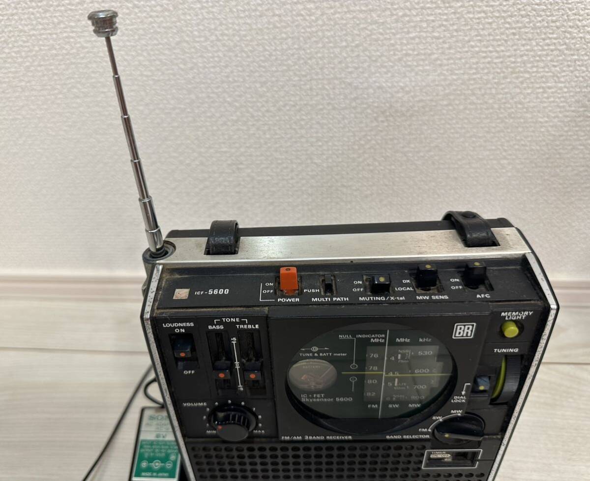 SONY ソニー スカイセンサー ICF-5600 FM/SW/MW3バンドラジオ 電源表示灯、ACアダプター付 動作確認品の画像4