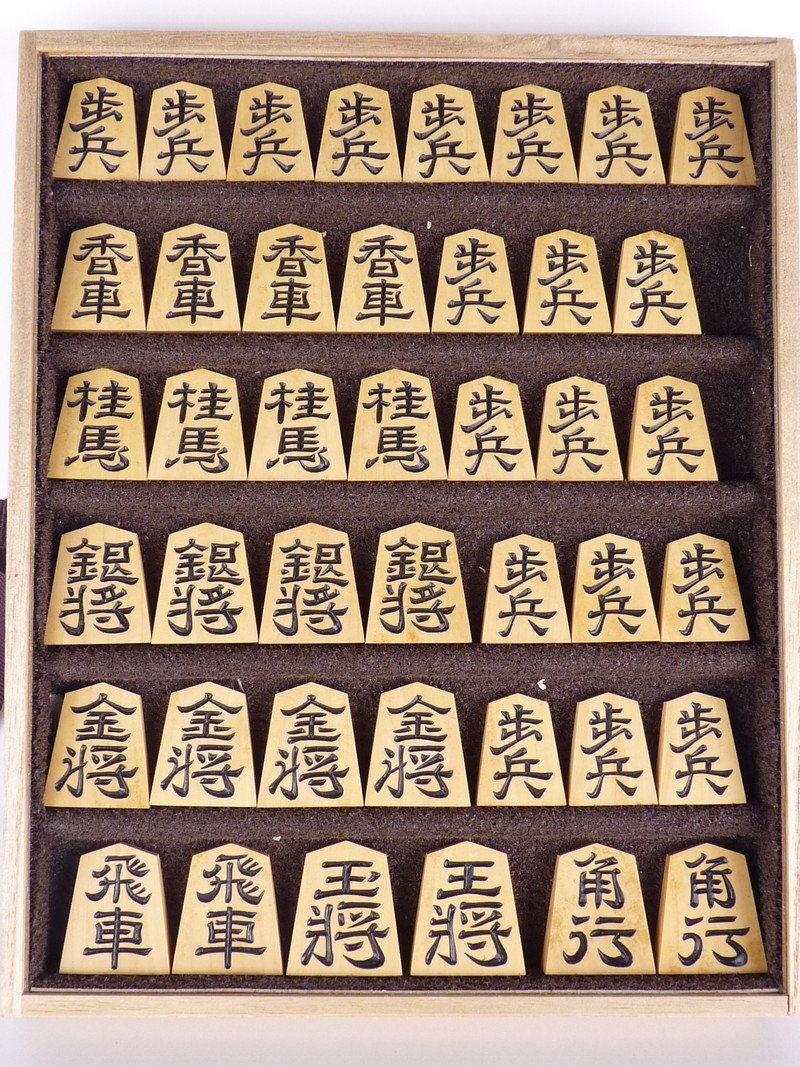 12410円 【扇屋】桂山 作 金光書 将棋駒 王将 高さ 約3cm 幅 約 12410円 【扇屋】桂山 作 金光書 将棋駒 王将 高さ 約3cm 幅 約