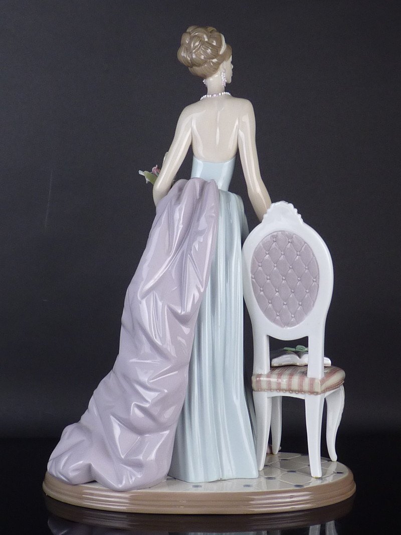 【扇屋】LLADRO リヤドロ 素敵なウェディング 高さ 約37cm 幅 約25cm 女性 花束 貴婦人フィギュリン 置物 E-3_画像3